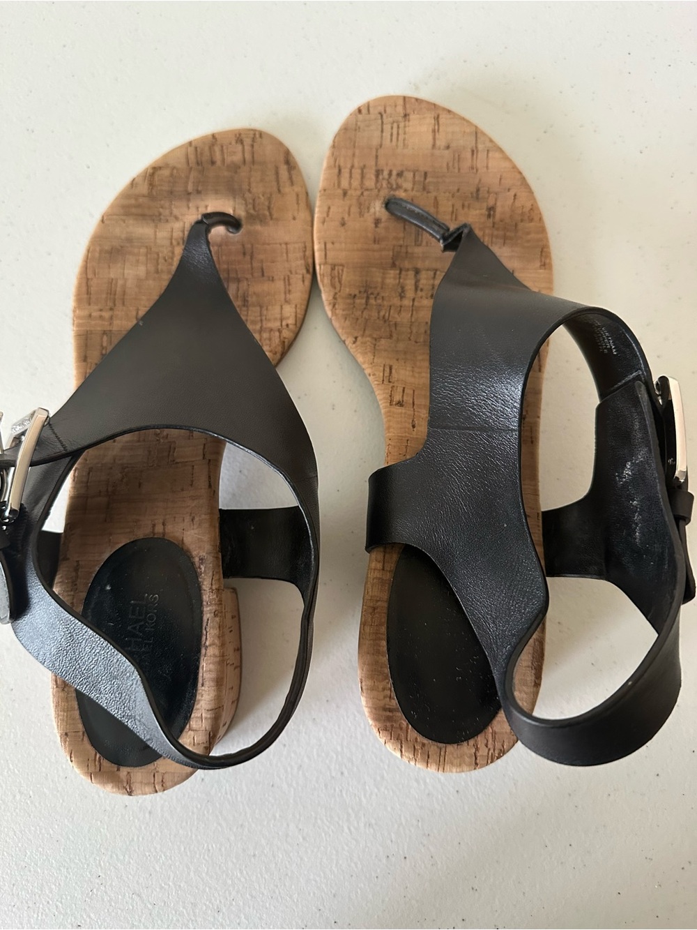 Michael Kors Black Leather Buckle Low-Heel Sandals size 9/ pre owned excellent - Picture 4 of 4